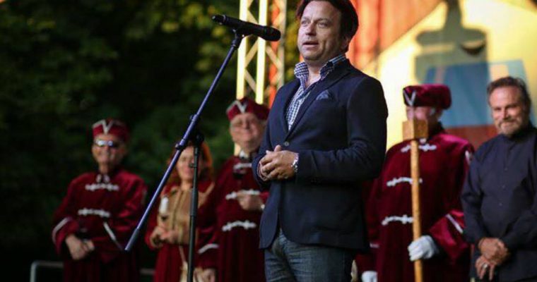Fiáth Attila – Senki nem akar darázsfészekbe nyúlni