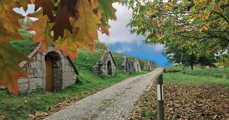 Őszi séta mesebeli pincék között Tokaj – Hegyalján