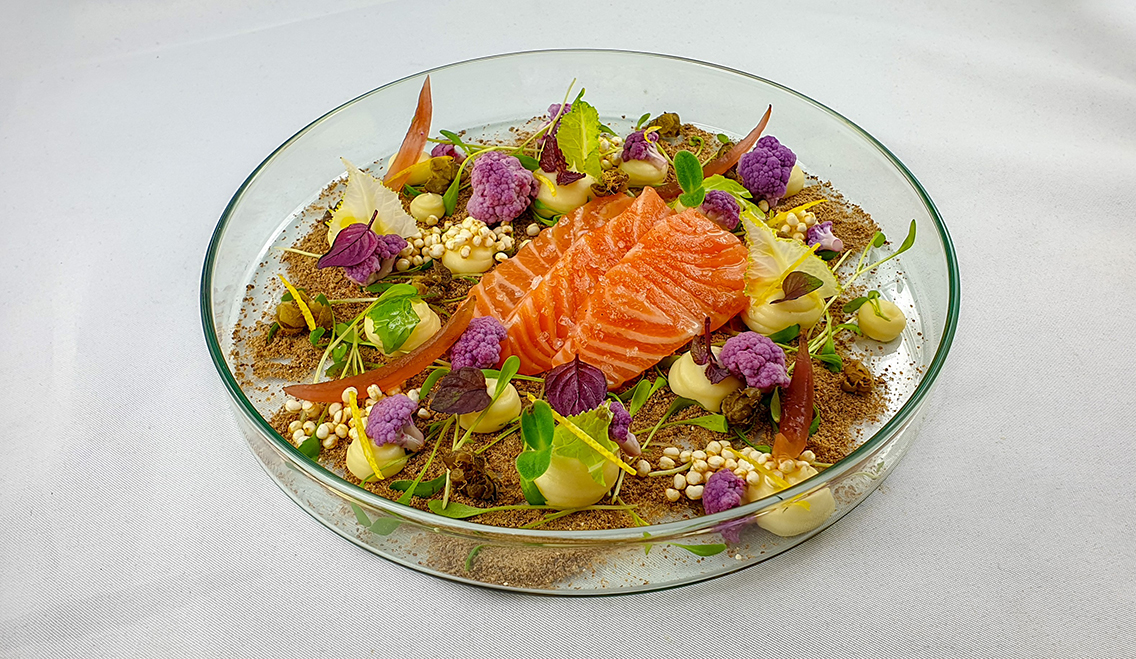 Lazac sashimi recept karfiol variációval