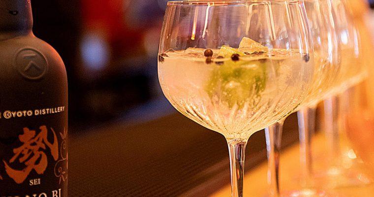 Készíts gin-tonik koktélt, ahogyan a profik
