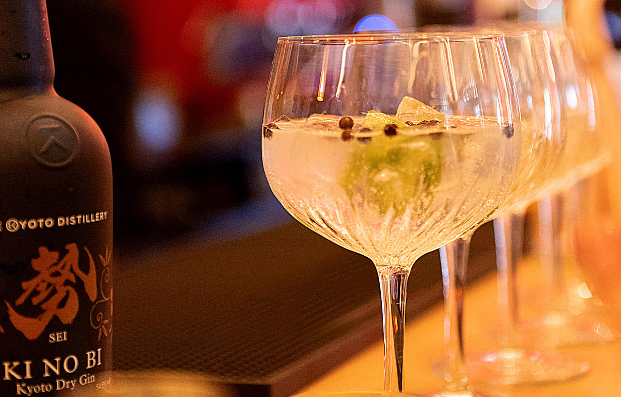 Készíts gin-tonik koktélt, ahogyan a profik